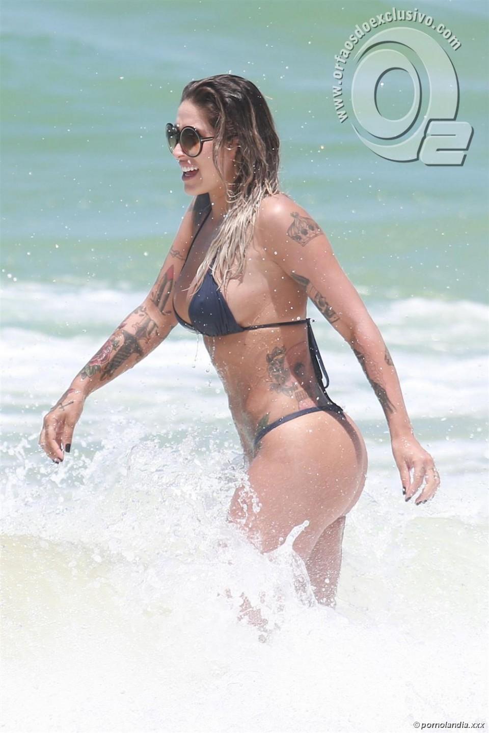 Dani Bolina foi flagrada de biquíni socado na praia - Foto 169082