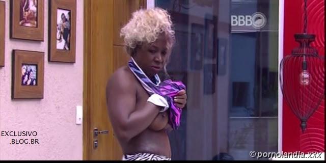 Fotos Adélia BBB16 pelada na casa pagando peitinho - Foto 24780